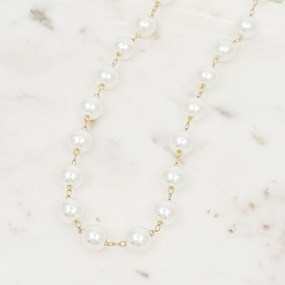 Elegant Pearl Necklace with Gold Chain