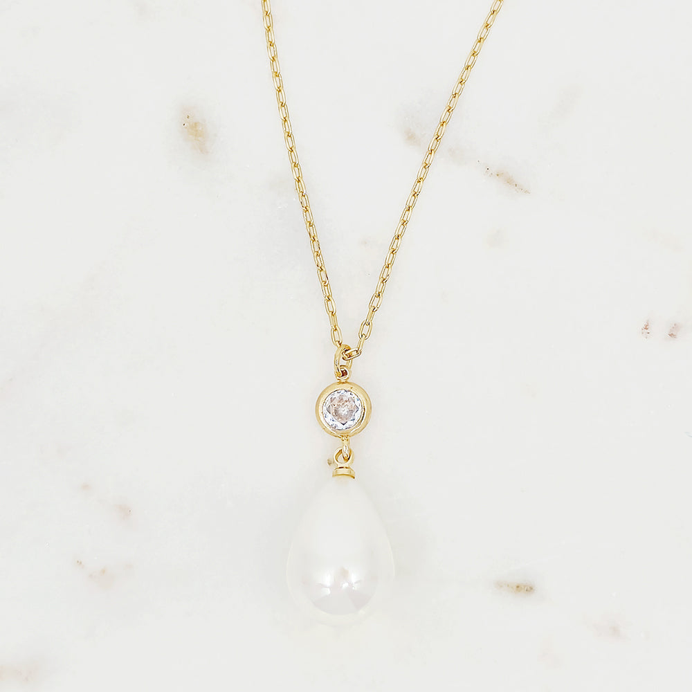 Elegant Pearl and Crystal Pendant Necklace